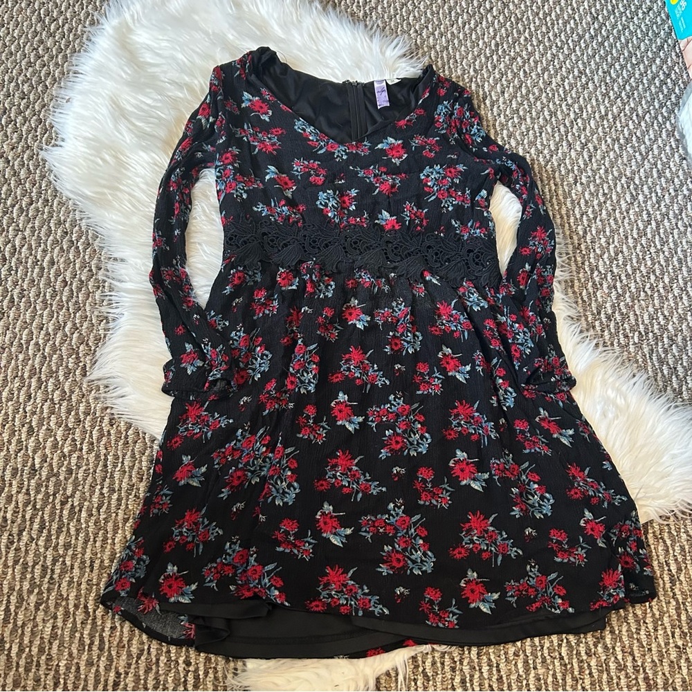 Alya Francesca’s Black Lace Dress Size Medium